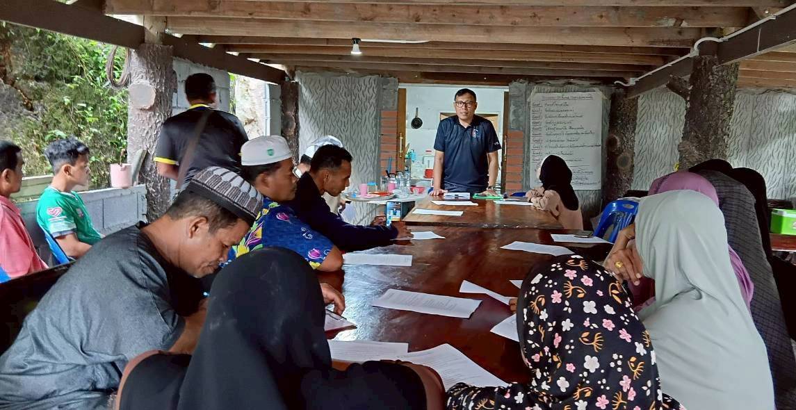 พช.บันนังสตา พัฒนาศักยภาพคณะกรรมการหมู่บ้านต้นกล้ากองทุนแม่ของแผ่นดิน