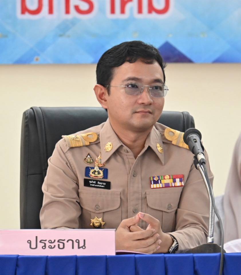 พอ.บันนังสตา ร่วมประชุมกำนัน ผู้ใหญ่บ้าน ฯ ประจำเดือน มกราคม 2569 เพื่อชี้แจงข้อราชการ ข้อสั่งการ และนโยบายต่างๆ ในการขับเคลื่อนการปฏิบัติงานตามนโยบายสำคัญของรัฐบาล ฯ ณ ห้องประชุมอำเภอบันนังสตา จังหวัดยะลา 